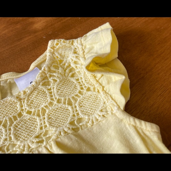 Target Yellow T-shirt top. Size 2 - Picture 5 of 9
